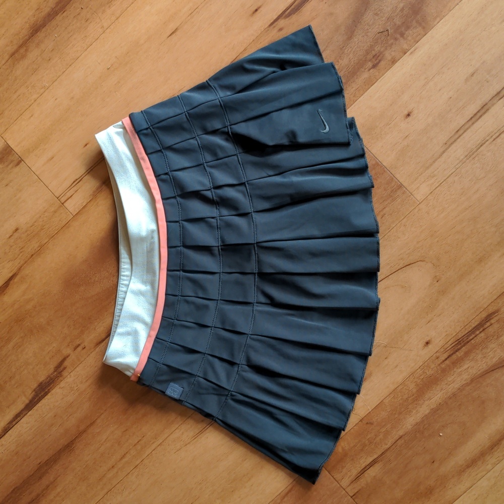 Nike FitDry Pleated Athletic Skirt with Built in Shorts Womens XS
